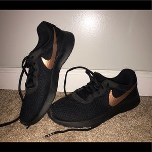 Nike Tennis Shoes
